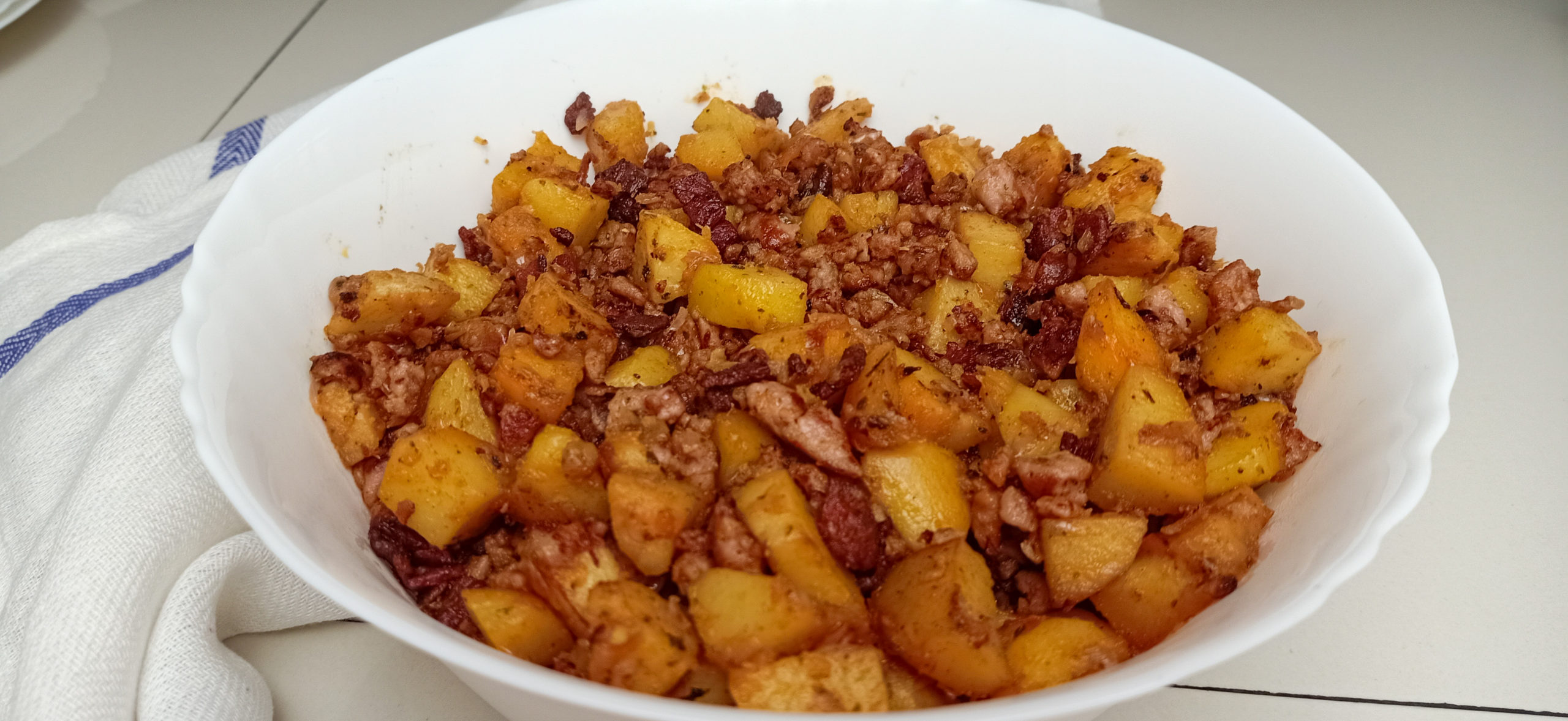 Skillet Breakfast Potatoes (protein packed)